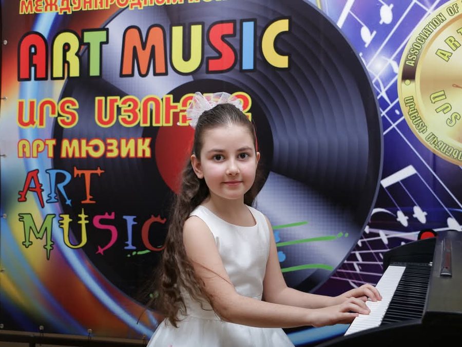 Եվա Սահակյան