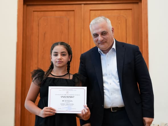 Ներդպրոցական մրցույթների հաղթողները. բացել ալբոմը