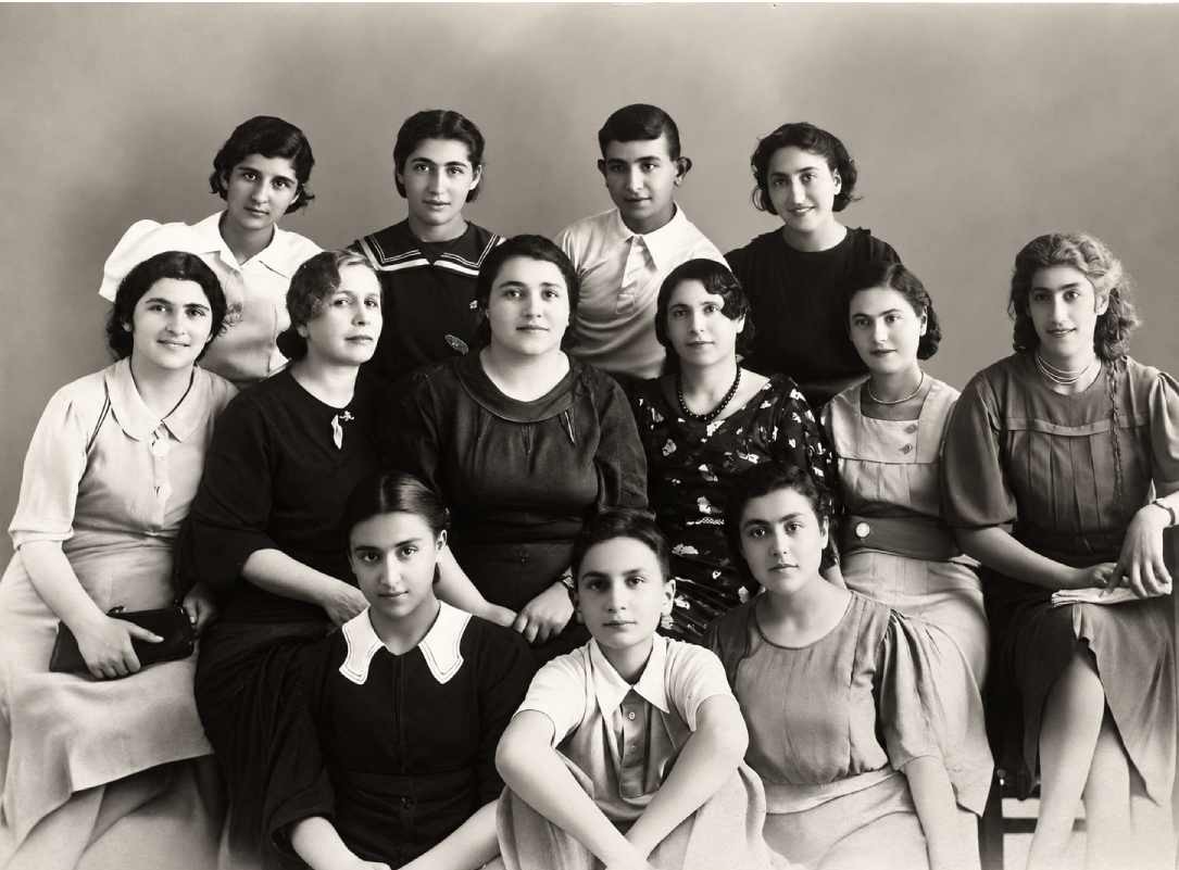 1940 թ. դպրոցի առաջին շրջանավարտները